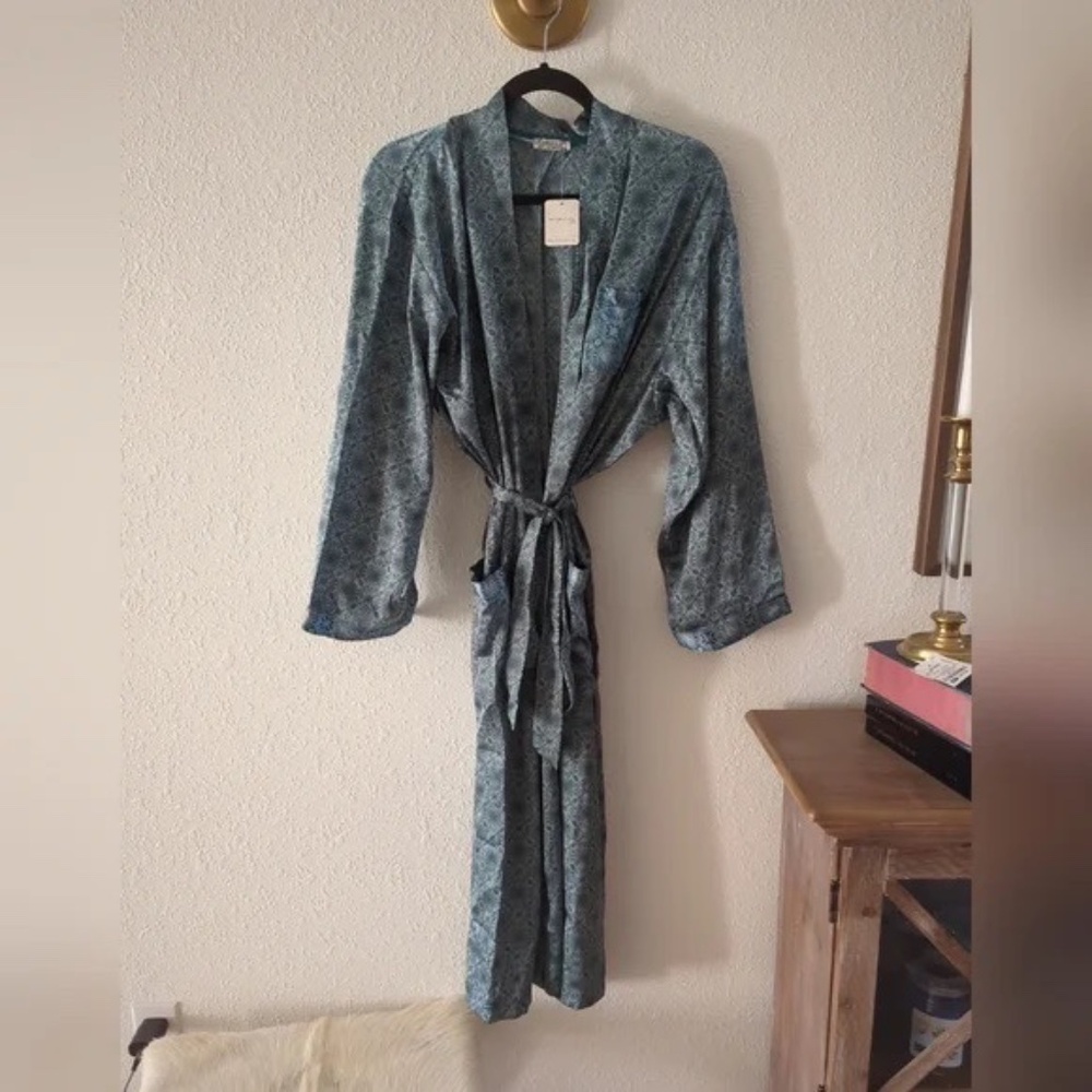 FREE PEOPLE Intimately Oasis House Robe in Stone Combo Size xs/S - Picture 3 of 5